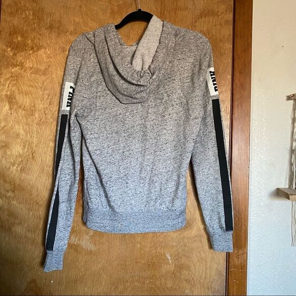 🍄 PINK Victoria’s Secret Gray Hooded Sweatshirt - Picture 6 of 7